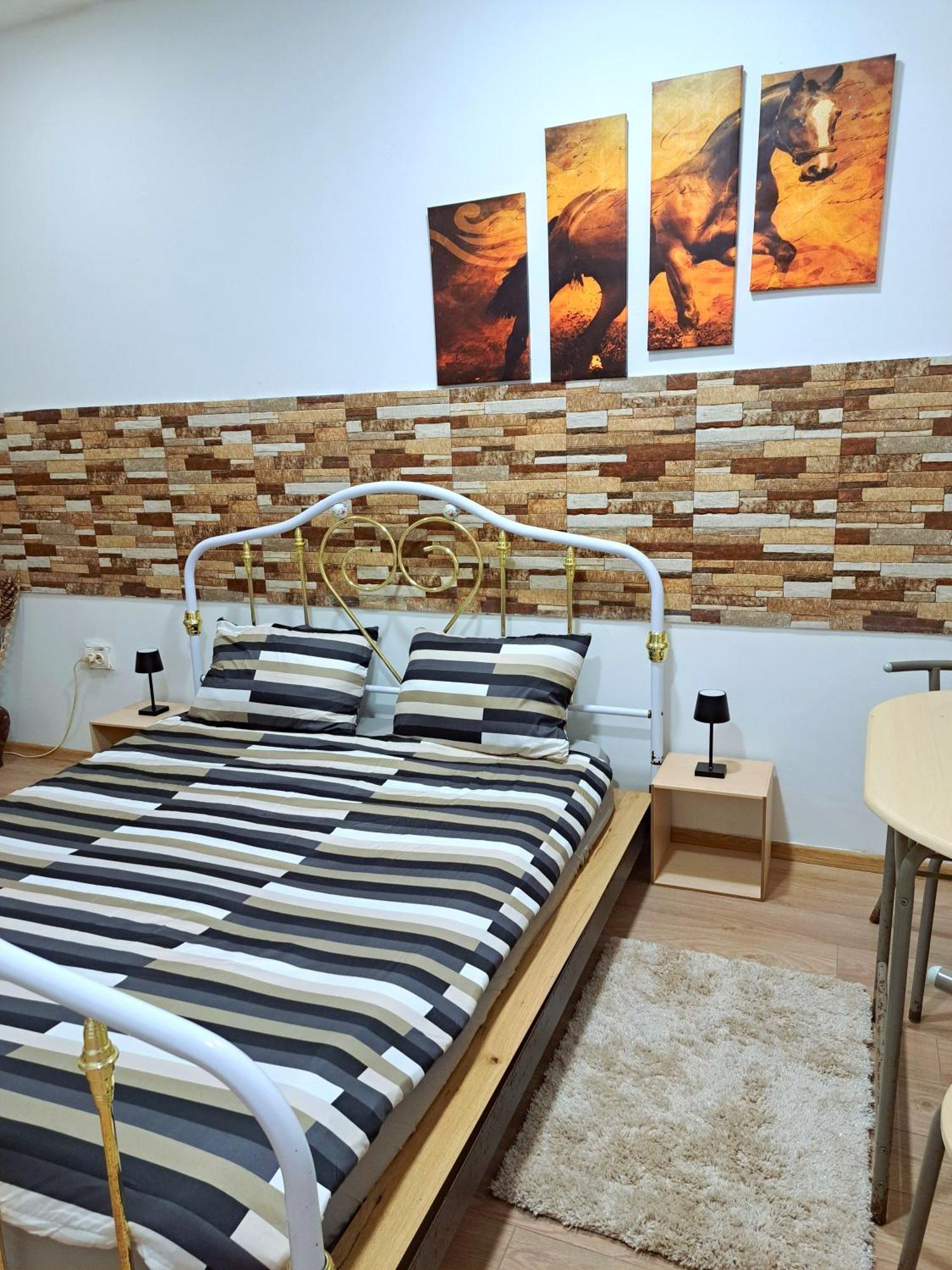 Regim Hotelier Pietonala Oradea Rom bilde